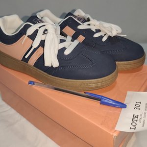 Zapatillas Deportivas Azul y Rosa Eco Cuero Talle 36 (35 UY) Nuevas - imagen 2