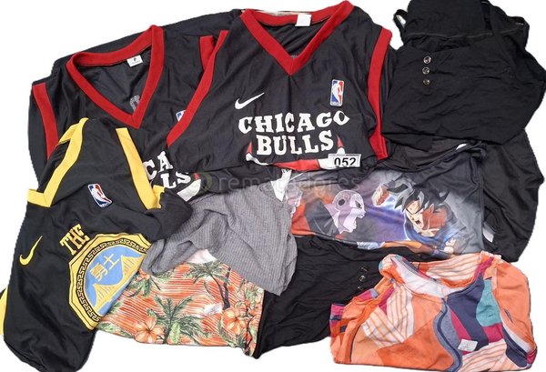 Lote de Ropa Deportiva y Casual: Camisetas Chicago Bulls, Nike y Estampadas