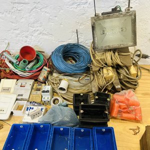 Lote #062 – Artículos varios de sanitaria y electricidad - imagen 3