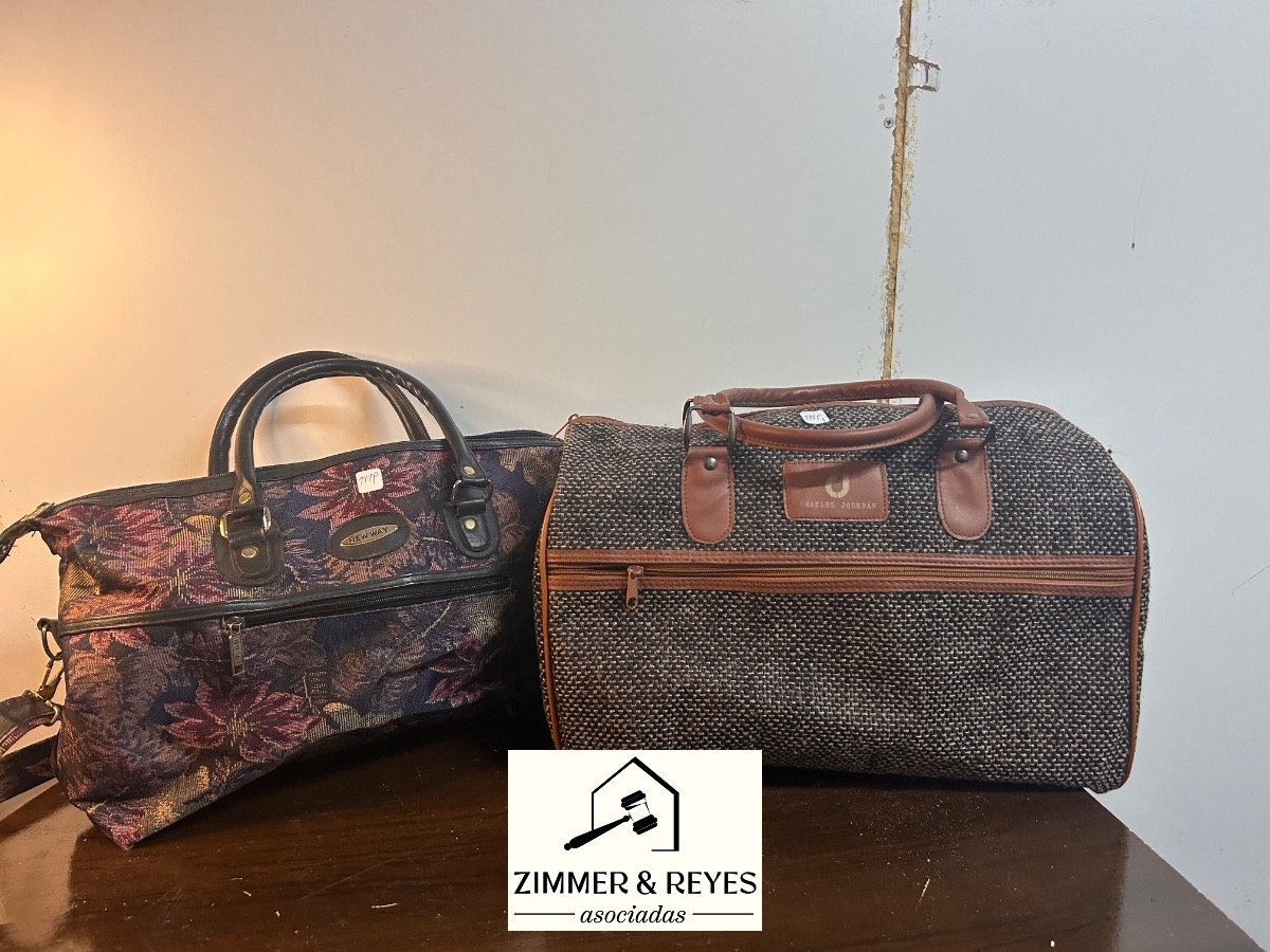 Dos Bolsos de Viaje Estampados y Tweed con Detalles en Cuero