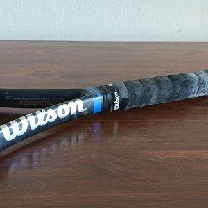 Raqueta de Tenis Wilson Soft Shock Titanium/Graphite con Funda y Tobilleras con Peso - imagen 6
