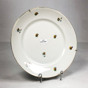 Lote anterior: Plato de Porcelana Checoslovaca Blanco con Flores y Borde Dorado