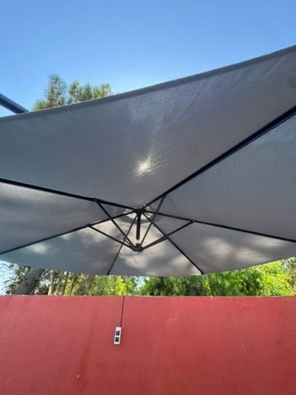 Gran Sombrilla Moderna para Piscina - imagen 6