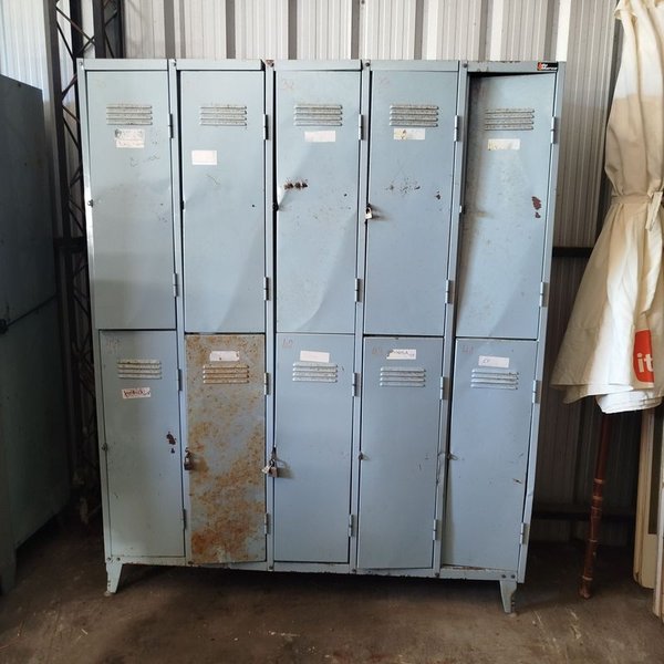 Almacén metálico Demarco de 10 puertas - imagen 1