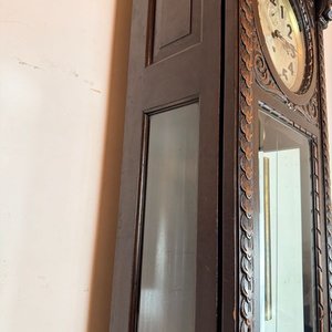 Reloj de Pie Estilo Renacimiento en Nogal Tallado con Máquina Gustav Becker - imagen 13