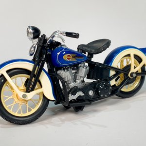 Maquetas Maisto: Harley Davidson Knucklehead Azul (1936) y WLA Flathead Verde (1942) - imagen 4