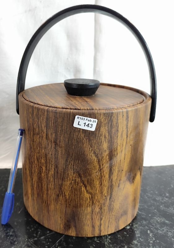 Lote anterior: Hielera americana vintage en imitación madera