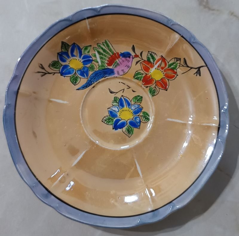 Platillos de Porcelana JAPONESA, pintados a mano. Decó: motivo ave volando entre flores. - imagen 2