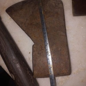 Lote de Herramientas Antiguas de Campo: Hacha, Cuchillo y Hoces - imagen 8