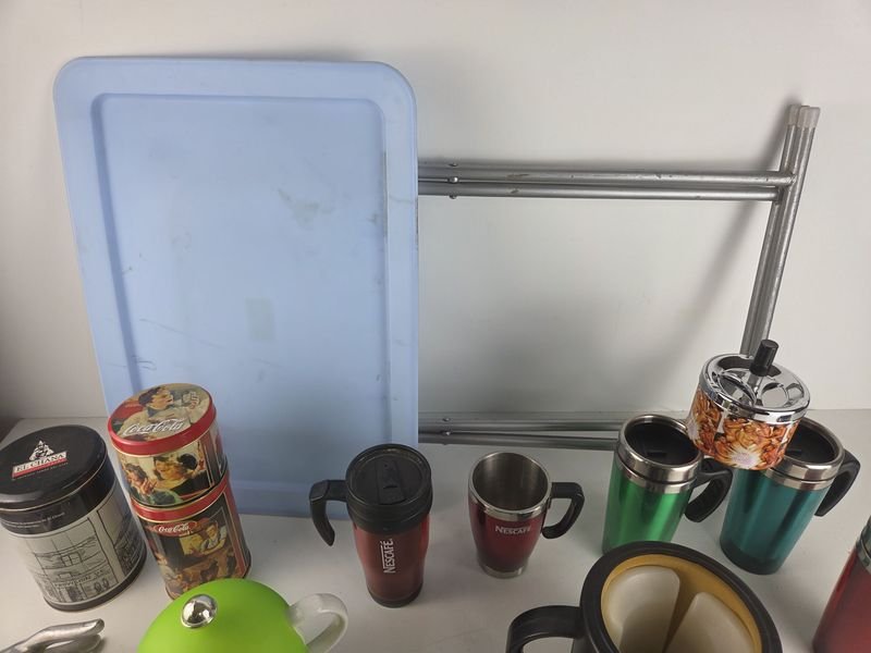 Mesa vintage plegable y variado lote de accesorios para el hogar - imagen 6