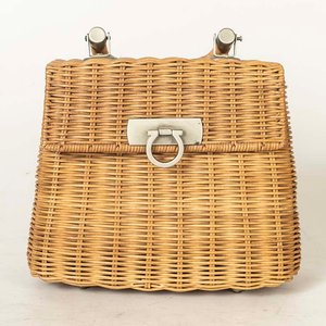 Lote siguiente: Carterita de Mimbre Vintage - 18x18 cm