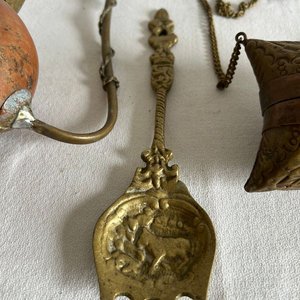 Lote de Piezas Decorativas y Utilitarias en Bronce y Cobre - imagen 6