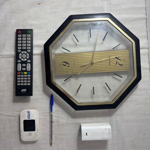 Lote siguiente: Reloj Octogonal "Sun Shine" con Control Remoto JVC y Cargador USB Múltiple