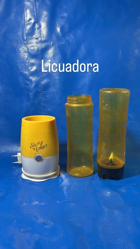 Licuadora Amarilla - Equipamiento para el Hogar - imagen 1