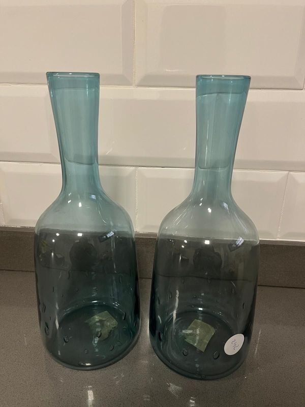 Juego de 2 Botellas de Vidrio Azuladas Decorativas