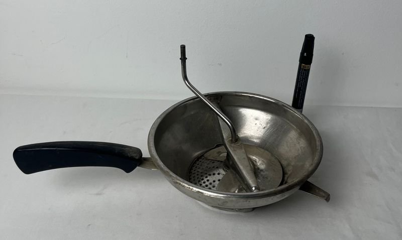 Molinillo para legumbres - Molinillo de metal antiguo - imagen 5