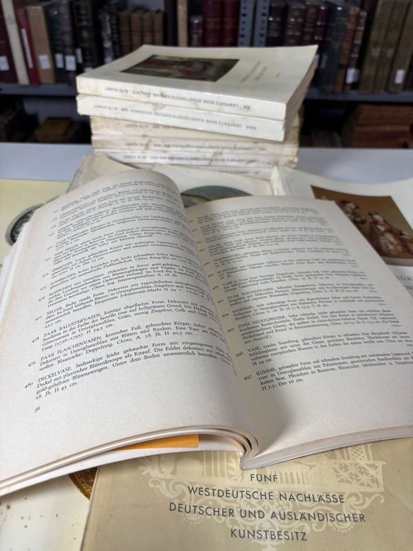 Colección de libros antiguos sobre subastas de antigüedades célebres - imagen 2