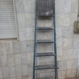 Escalera Metálica Plegable de 5 Peldaños - imagen 2