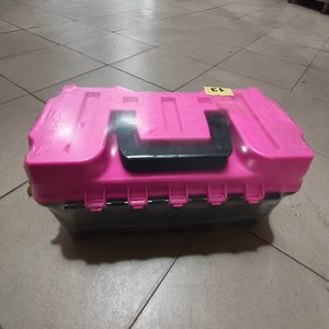 Caja de Herramientas Surtek Rosa y Negra con Tapa y Manija - imagen 2