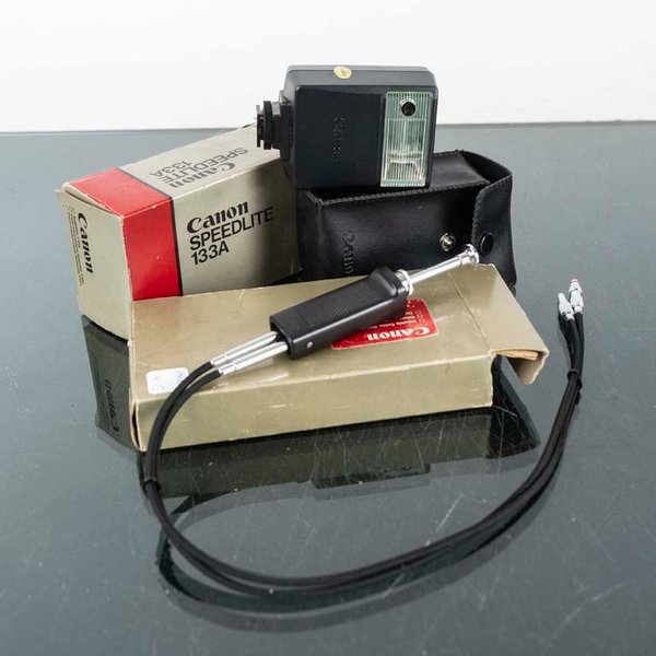 Disparador y Flash Canon Speedlite 133A con Estuche
