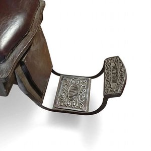 Antiguo Sillón de Barbero de Cuero Marrón con Reposapiés Metálico - imagen 3