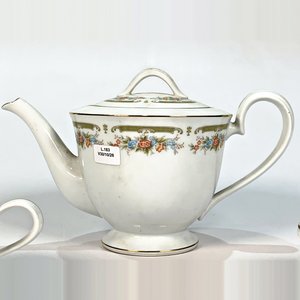 Juego de Porcelana Japonesa Blanca con Decoración Floral: Tetera, Azucarero y Lechera - imagen 5