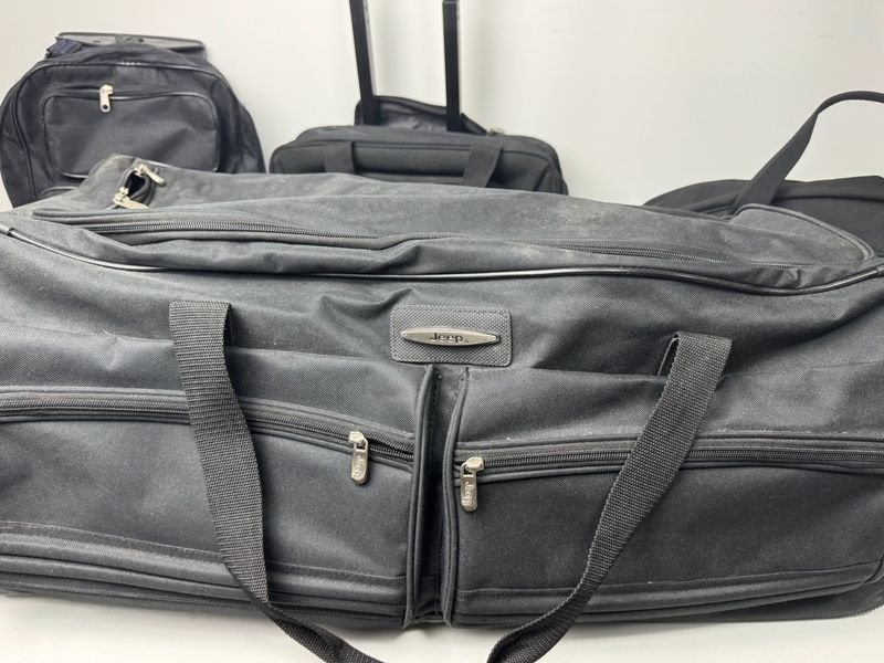 Lotes de bolsos de calidad Jeep en muy buen estado - imagen 3