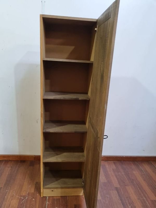 Gabinete de madera con puerta y placard - imagen 2