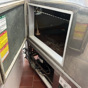 Vitrina Exhibidora Refrigerada con Bodega y Puertas - imagen 6