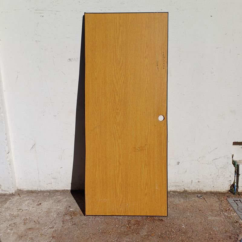 Lote anterior: Puerta interior con cantos de aluminio, sin marco