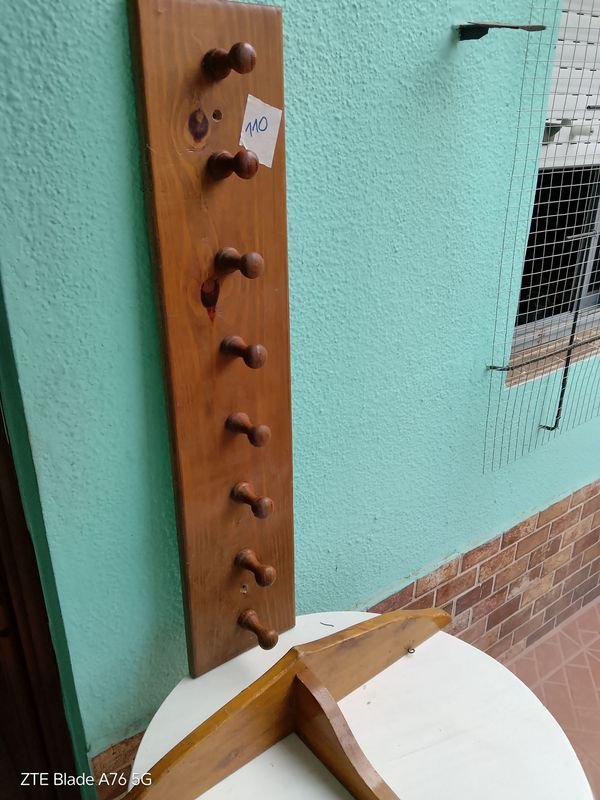 Lote siguiente: Signo de madera antiguo
