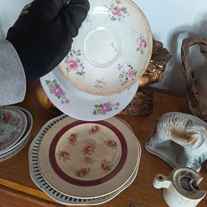 Lote de Adornos Varios: Tazas, Platillos Orientales y Figuras Decorativas - imagen 7