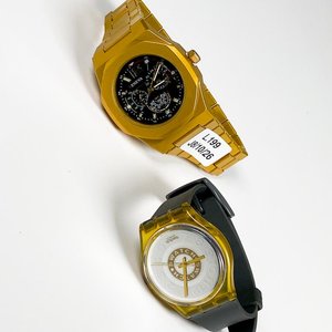 Lote siguiente: Dos Relojes de Pulsera para Caballero: Geneva Dorado y Swatch Transparente