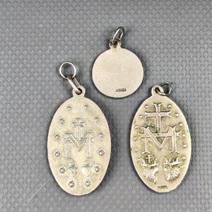 Lote de 3 Medallas Religiosas: Virgen María (2) y San Pancracio, Alpaca - imagen 5