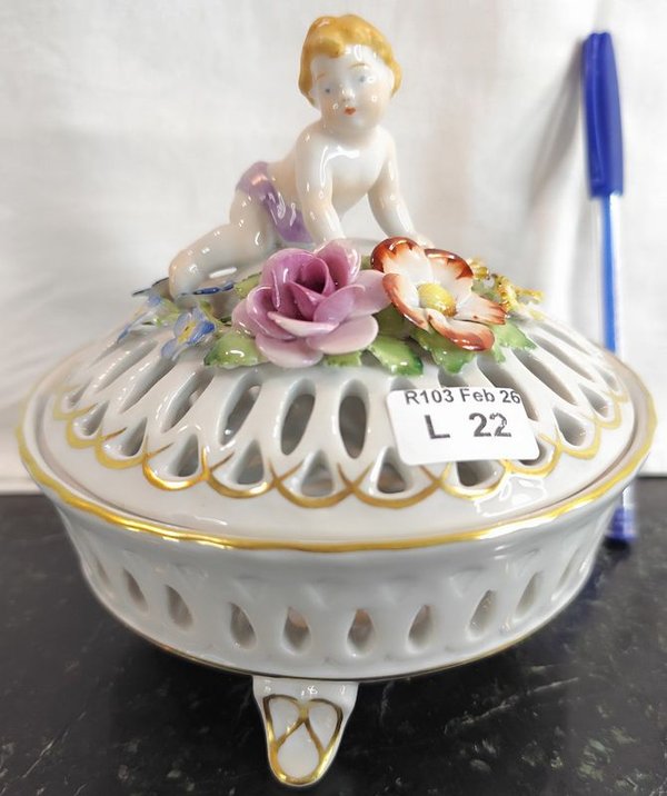 Bombonera calada en porcelana alemana Schierholz motivo angelito - imagen 1