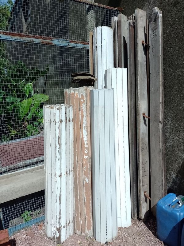 5 Persianas de PVC y Cedro, 11 Tablas Madera Dura