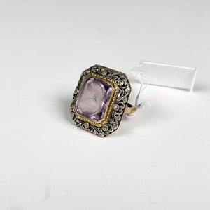 Lote siguiente: Anillo Antiguo Oro y Plata con Piedra Violeta Tallada
