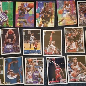 Lote anterior: Lote de 16 Tarjetas de Baloncesto NBA Colección Upper Deck y Fleer (1995-1997)