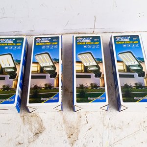 Lote anterior: 4 Focos Solares LED Tipo Poste con Control Remoto