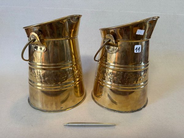 Medidas de latón bronceado: Vaso antiguo con detalles ornamentales - imagen 1