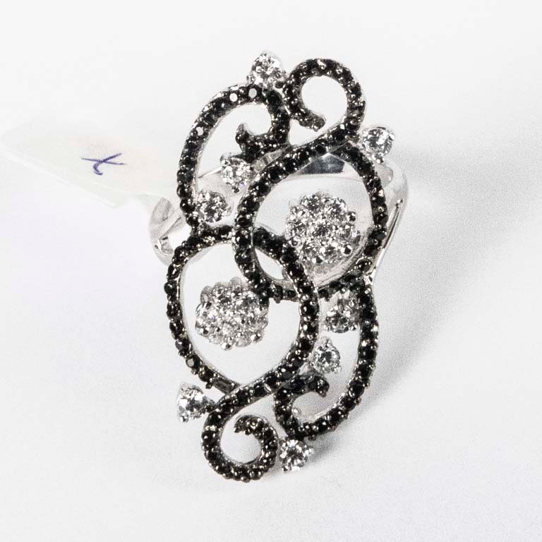 Anillo de Plata con Circones Negros y Blancos