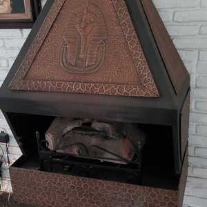 Estufa a Gas con Quemador de Leños Cerámicos y Detalles en Cobre - imagen 4