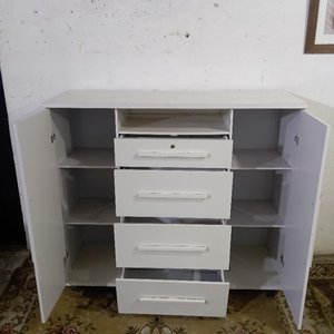 Cómoda Blanca Rodante con 2 Puertas y 4 Cajones - imagen 5