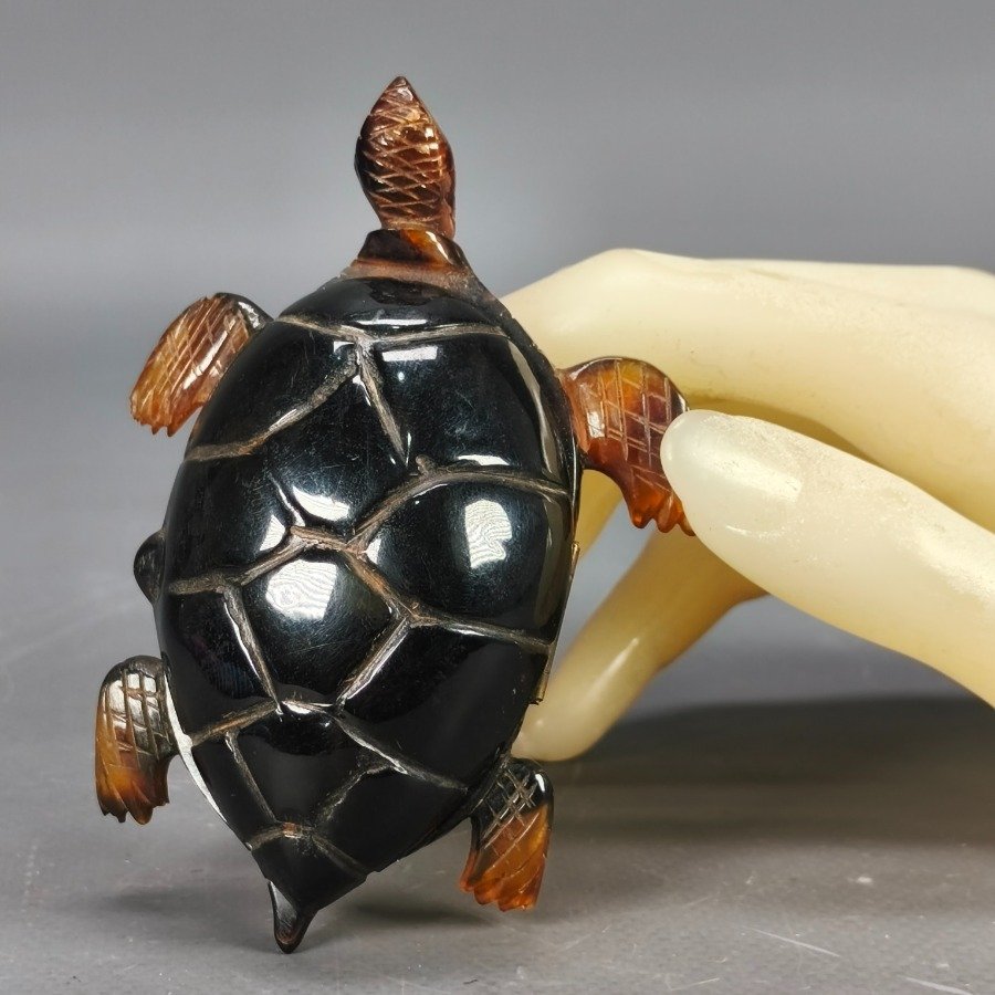 Pastillero en carey con fisonomía de tortuga tallada - imagen 5