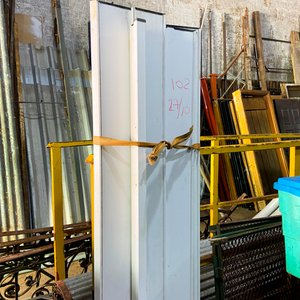 Puerta Plegable de PVC Blanca Usada con Detalle - imagen 3