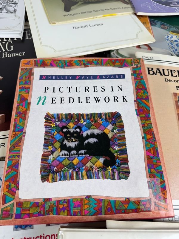 Gran lote de libros y artesanías en inglés - imagen 3