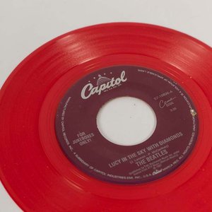 Disco Vinilo Single Capitol Records "When I'm 64" Edición Especial Coleccionista Color Rojo - imagen 2
