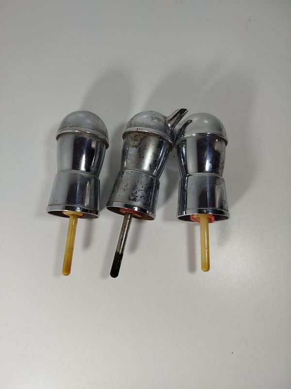 Lote anterior: Picos de metal antiguos para servir bebidas y hacer tragos