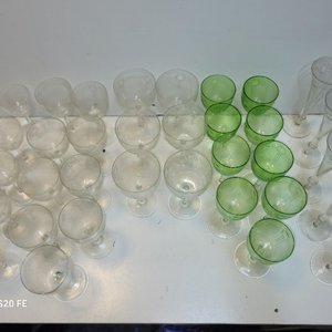 Juego de 37 Copas de Cristal Transparentes y Verdes de Varios Diseños - imagen 6