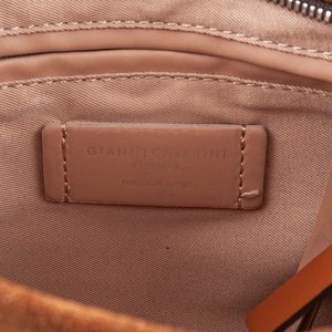 Cartera de Cuero Marrón con Flecos y Correa Estampada - imagen 4